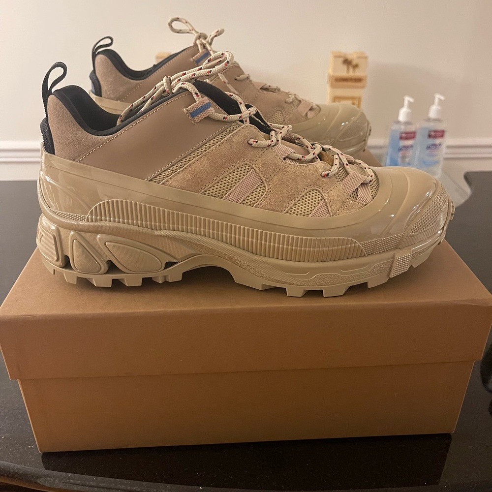 Brand New Burberry Arthur Sneaker Sz 42 or US 9